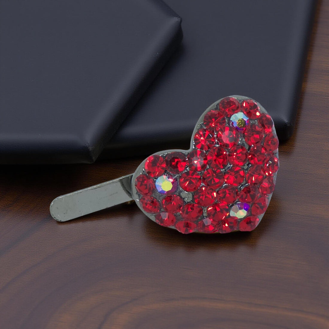 Haerime CoeurClip in Red – close-up showing curved sculpted form and pavé rhinestone surface