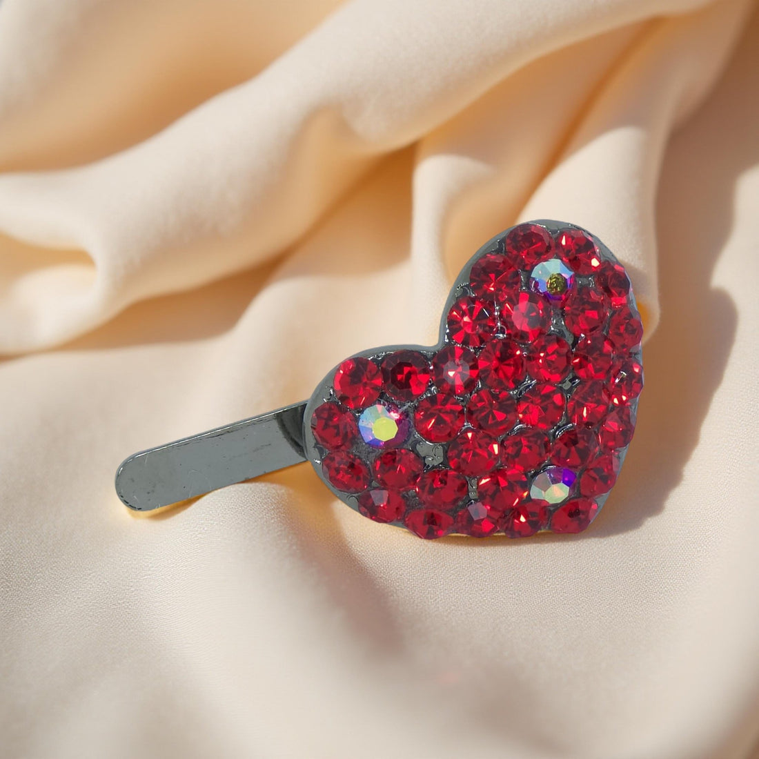 Red version of Haerime CoeurClip – magnetic heart-shaped mini barrette with crystal coating