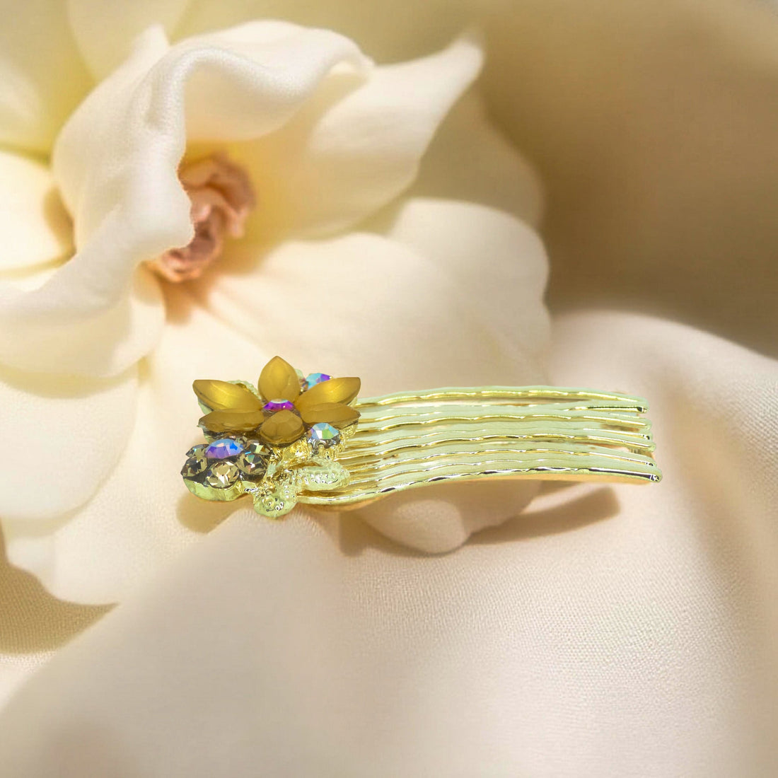 Side profile of single Haerime Florelle Petite Pair Combs in Amber – curve and bloom alignment on mini wave prong