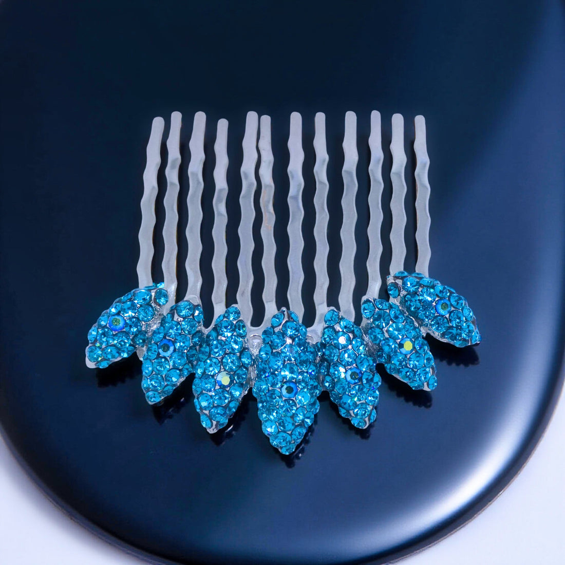 Haerime Gleamleaf Crown Comb in Blue Zircon – detail view of layered teal crystals with comb teeth visible