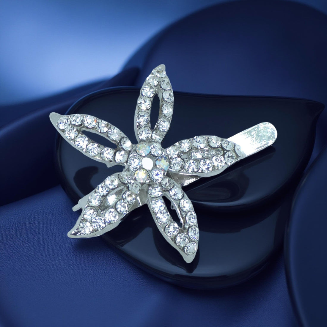 Haerime LilyGleam Clip in Clear – crystal-clear floral clip in soft arc shape with glossy silver clasp