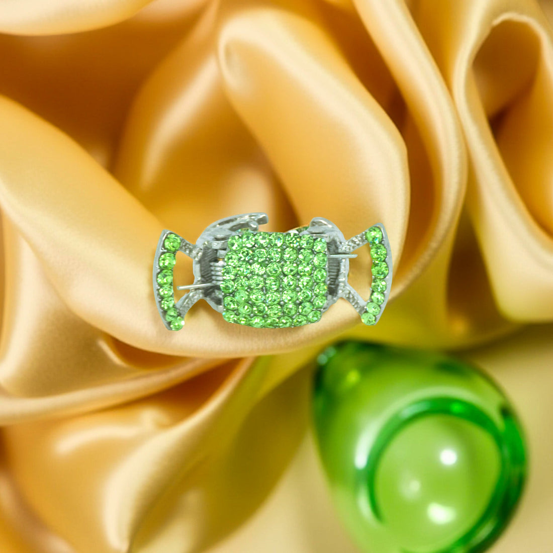 Haerime LumiClasp Mini in Peridot – close-up showing full pavé crystals and mini jaw teeth, ideal for fringe styling