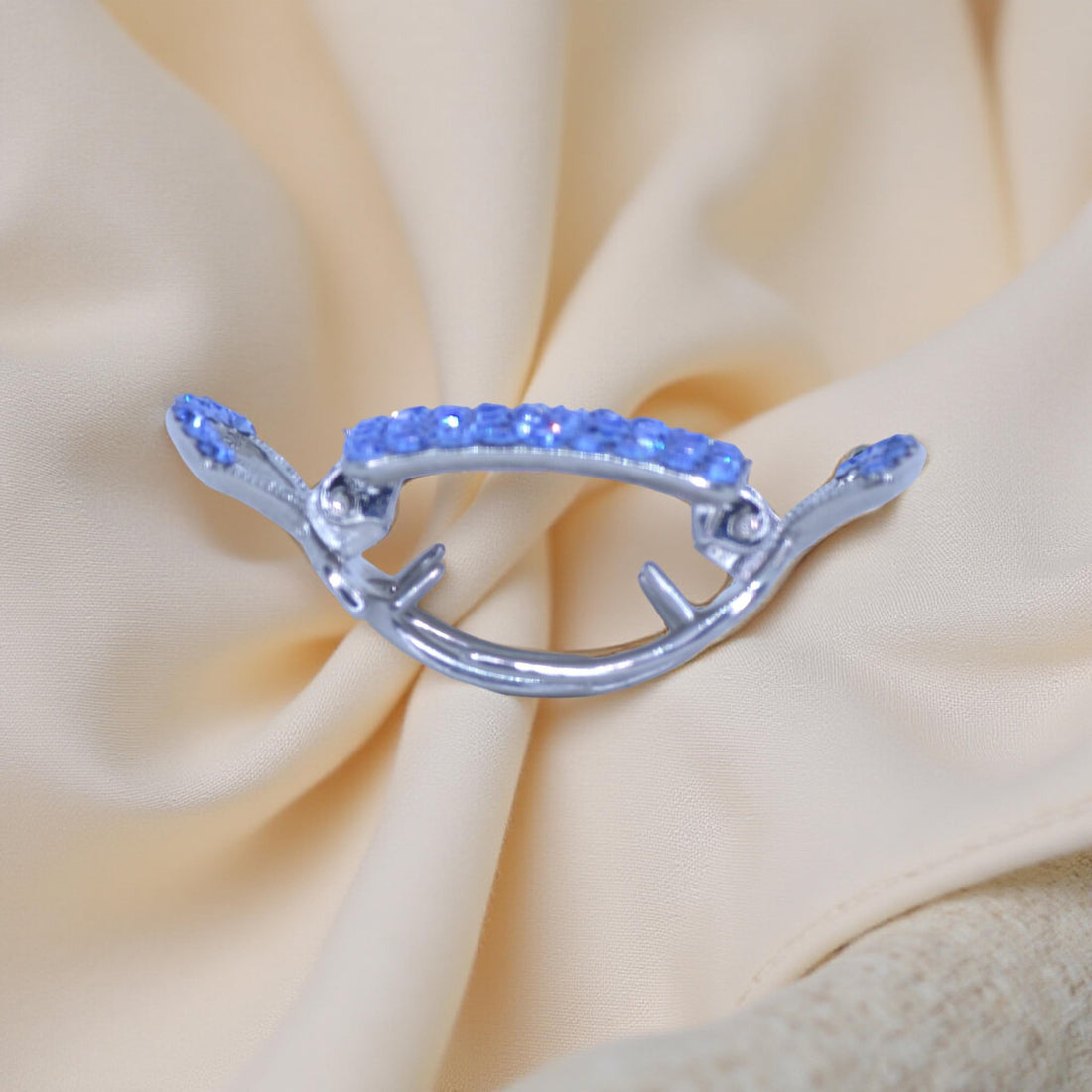 Haerime Lunette Square Claw in Blue – side view showing curved handle form and compact jaw arc, ideal for daily luxury wear