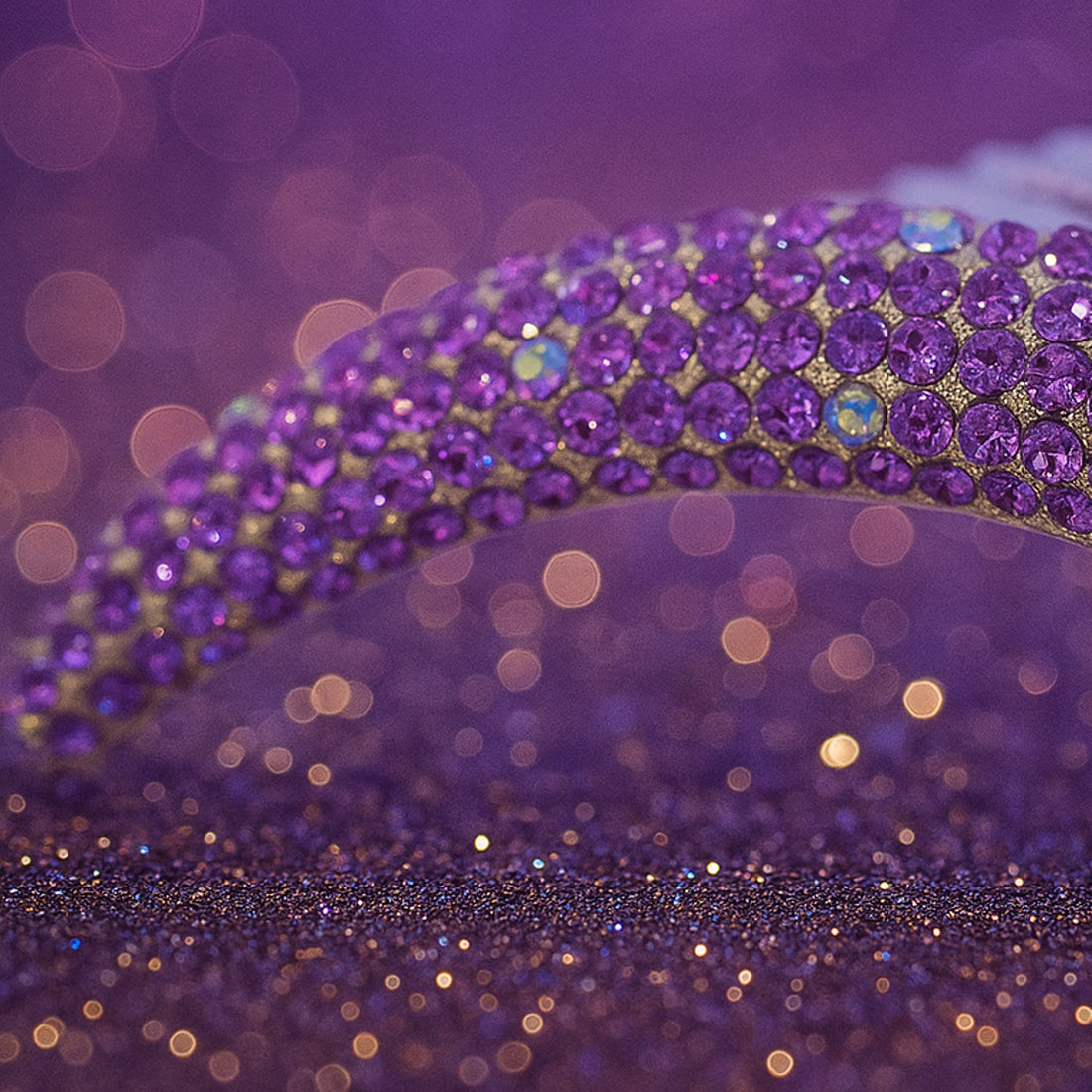 Haerime Lunoria Arch Comb in Purple – macro shot capturing glossy amethyst crystals and sculpted frame