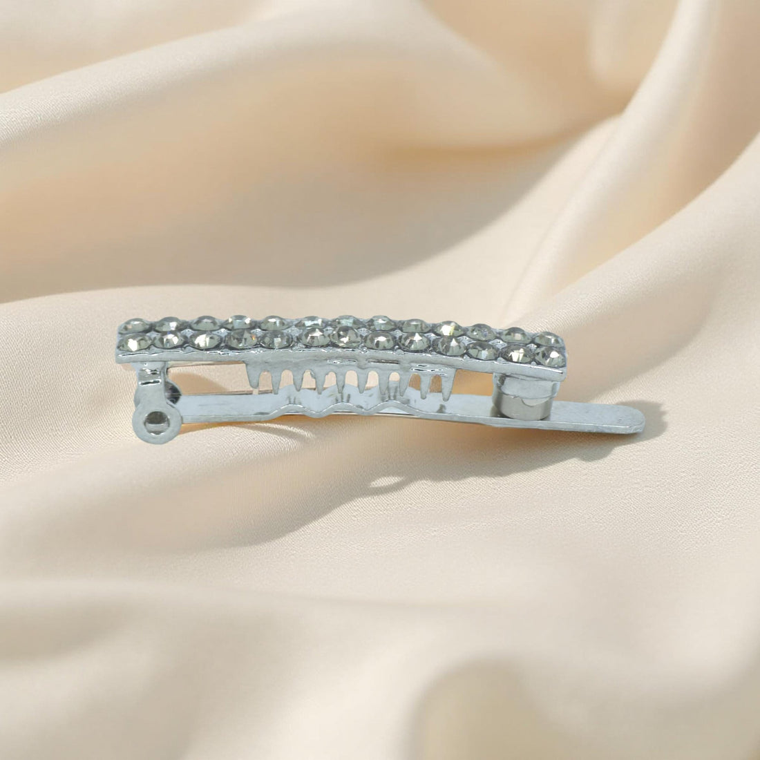 Haerime Magnetta Snap Clip in Black – side angle revealing magnetic bar structure and low-profile clasp design