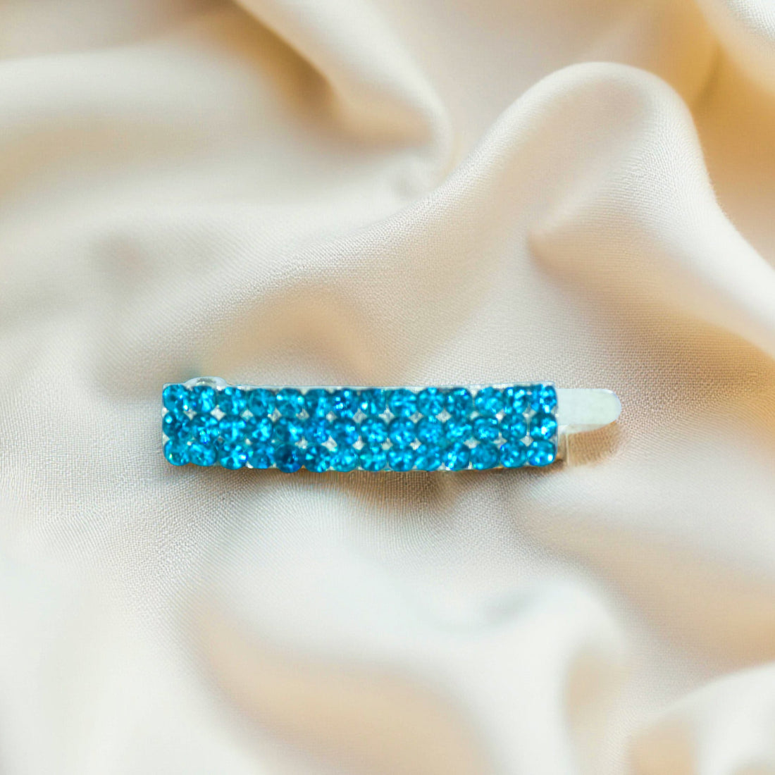 Haerime Magnetta Snap Clip in Blue Zircon – top-down view of radiant turquoise crystal rows on gold frame in soft indoor light