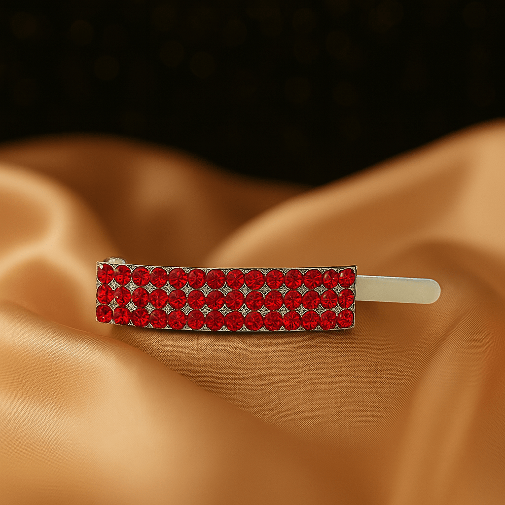 Haerime Magnetta Snap Clip in Red – additional close-up highlighting luminous red facets and gentle curve