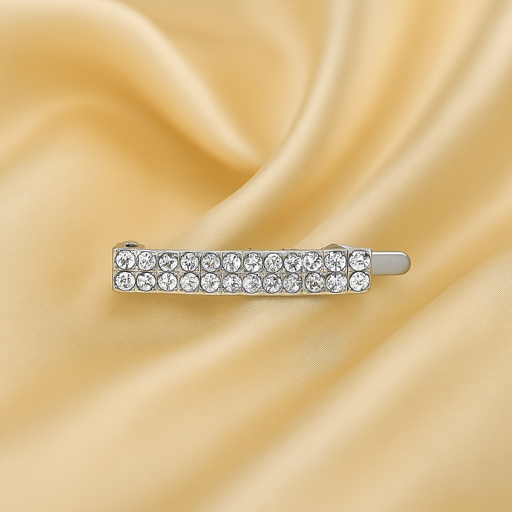 Haerime Minette Magnet Clip in Clear – zoomed view of brilliant white pavé and polished magnetic base on satin surface