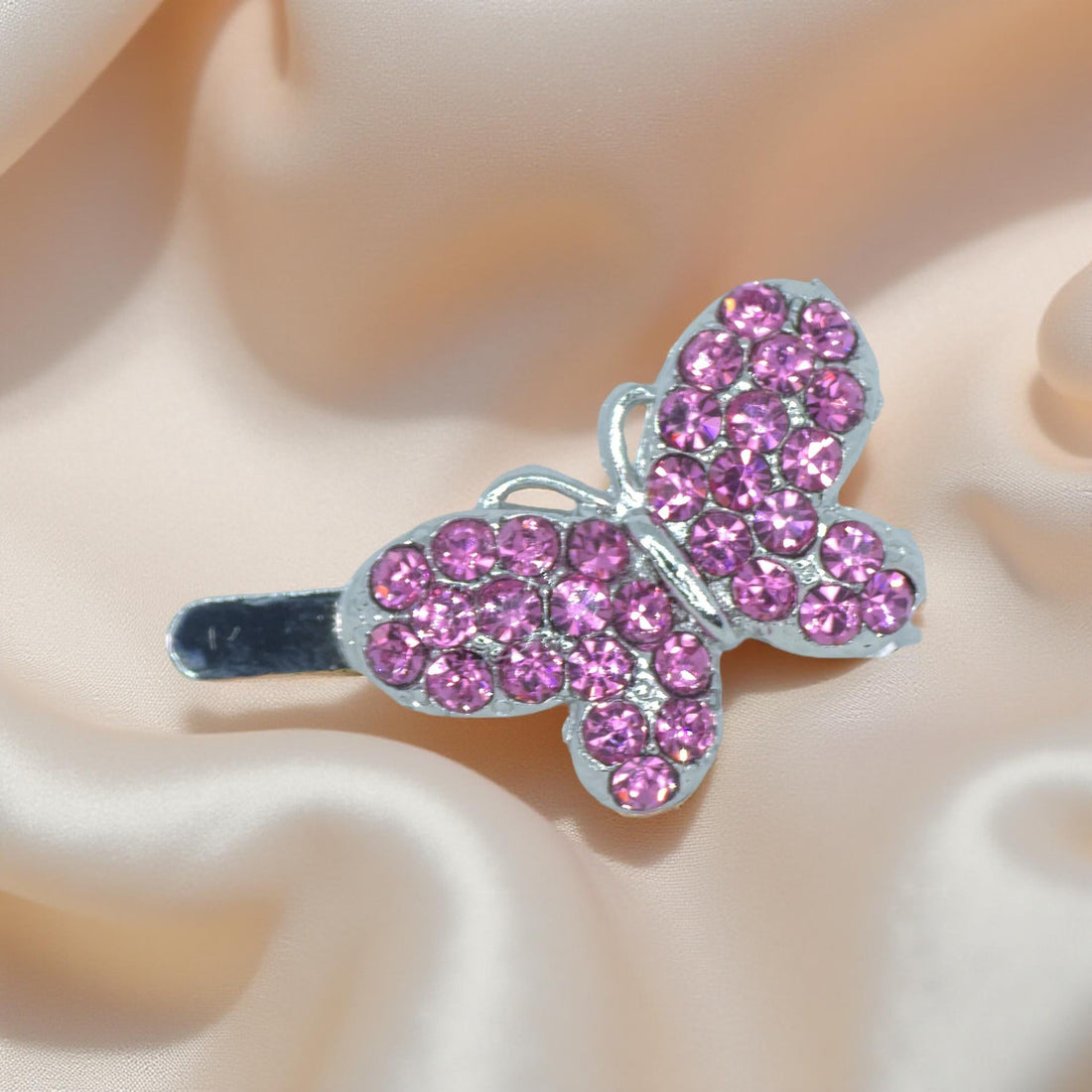 Haerime Papillon Éclat Clip in Pink – close-up of radiant pink pavé set into rounded butterfly form