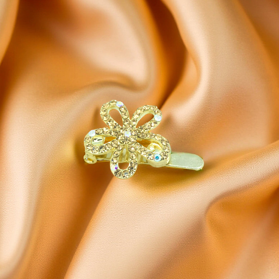 Haerime PetalMuse Magnetique in Amber – top view of amber pavé petals resting on soft pastel surface with radiant glow