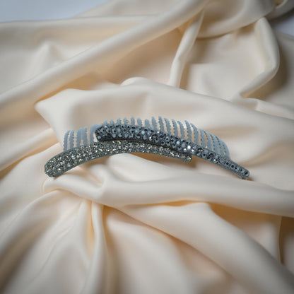 Aurelya Dual Arc hair accessory, Black color option, side view.