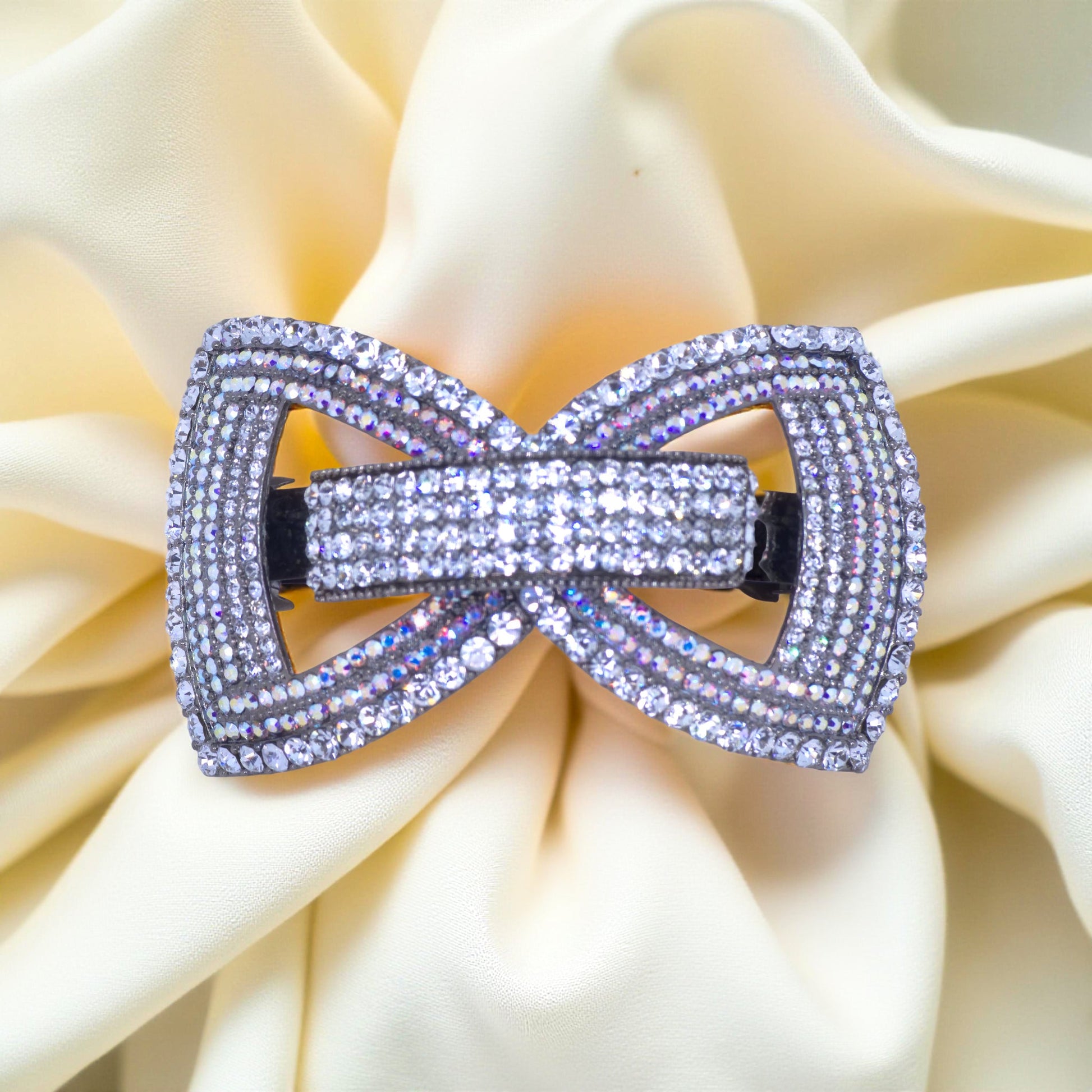 Haerime Ecliptique Bow in Clear close-up – rhinestone pavé and gloss enamel curvature