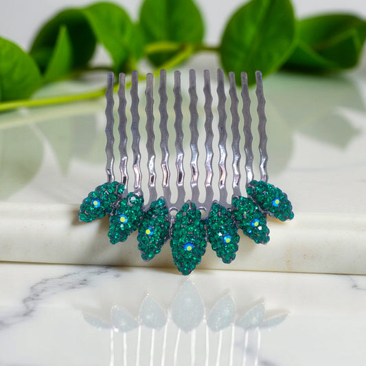 Haerime Gleamleaf Crown Comb in Green – main image showing crystal-leaf arc on soft white surface with silver prongs