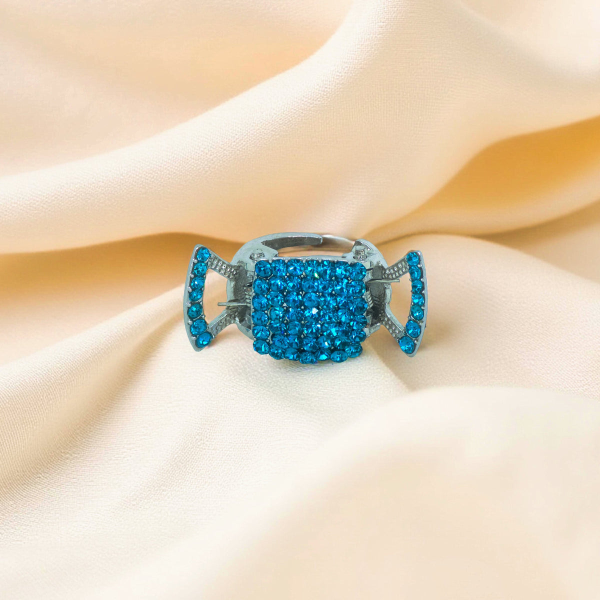 LumiClasp Mini jaw clip, Blue Zircon color option, product view.