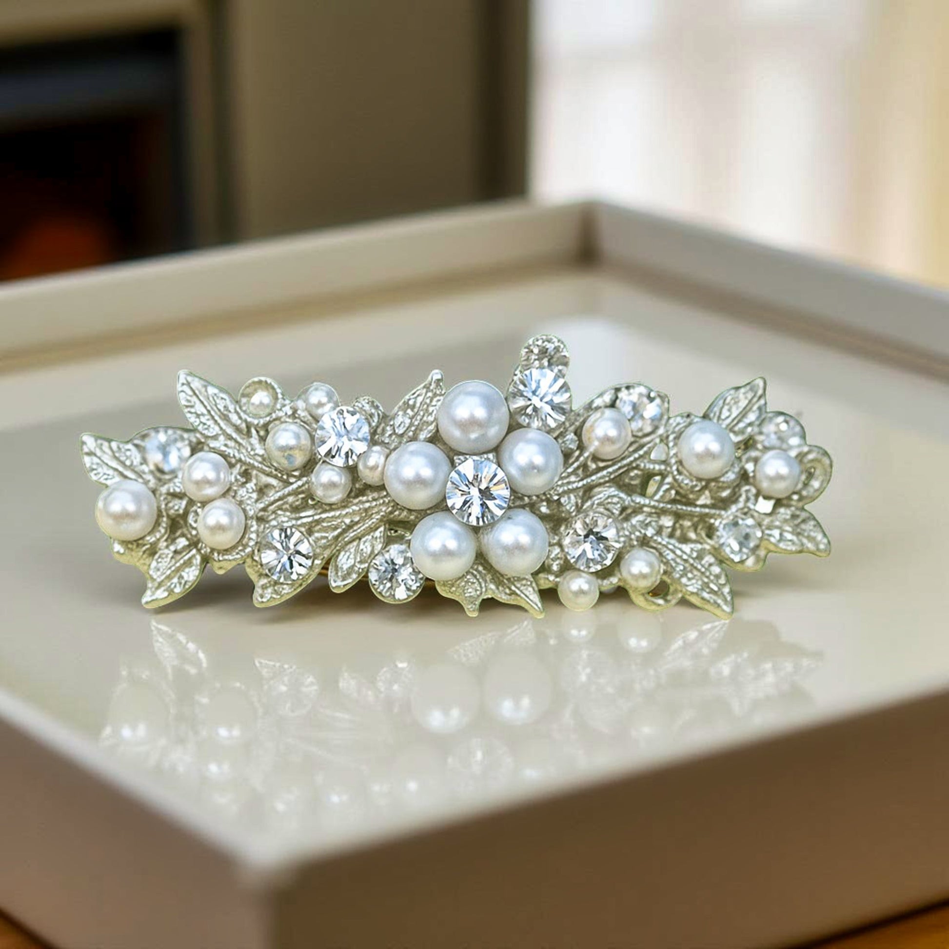 Haerime Lumielle Frost Barrette in Pearl – macro shot showing clasp mechanism and polished silver underside