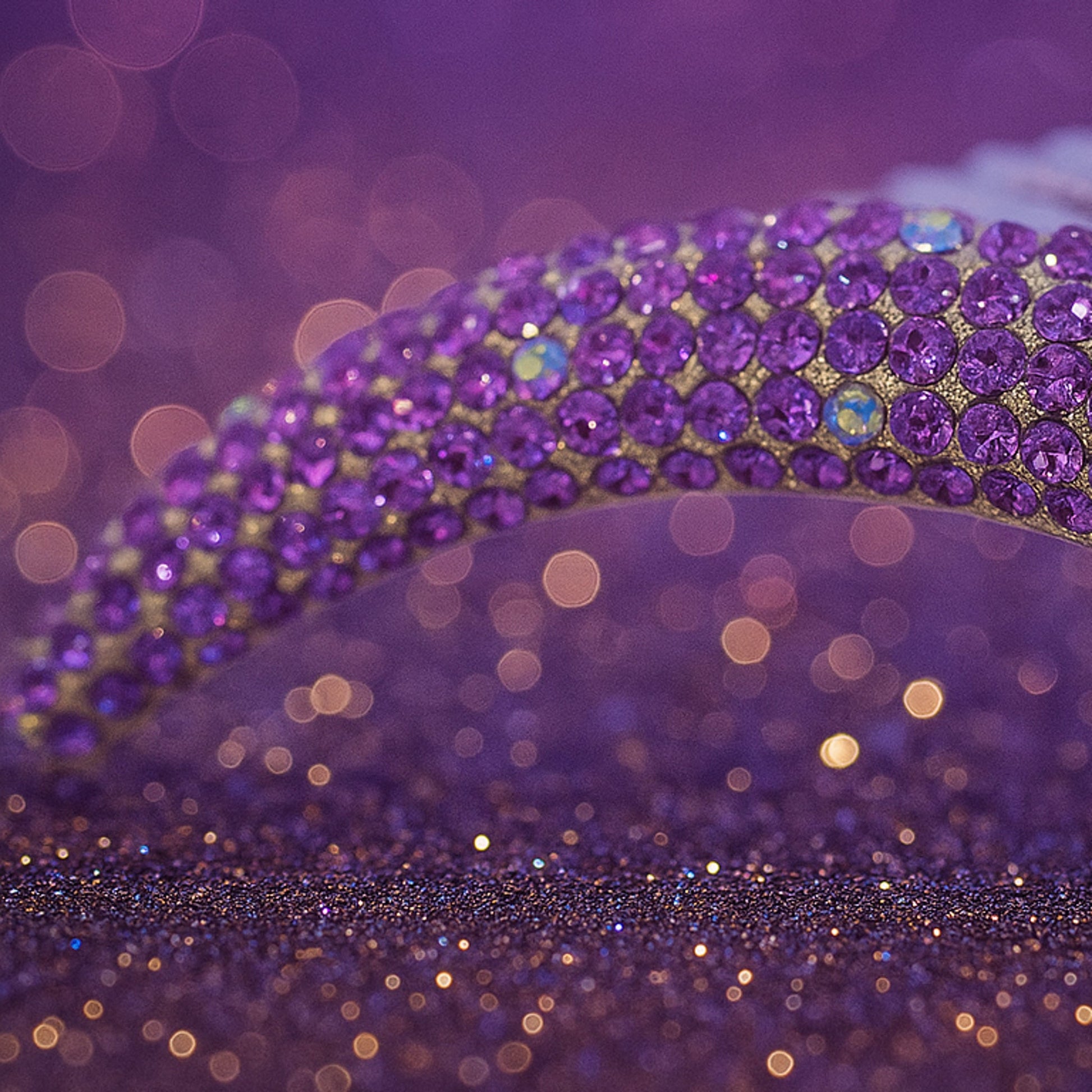 Haerime Lunoria Arch Comb in Purple – macro shot capturing glossy amethyst crystals and sculpted frame