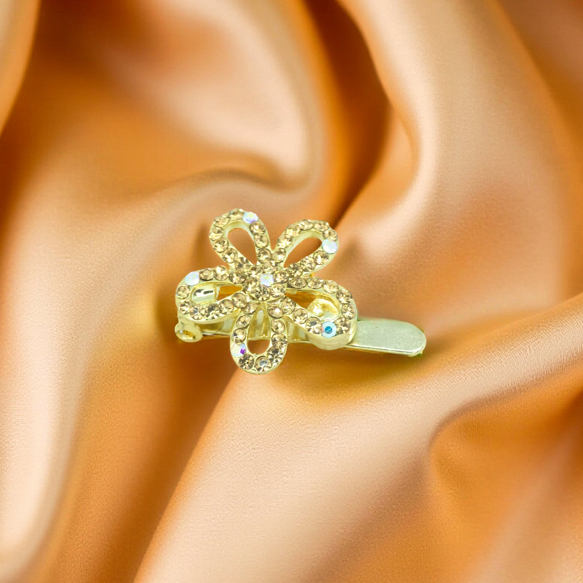 Haerime PetalMuse Magnetique in Amber – top view of amber pavé petals resting on soft pastel surface with radiant glow