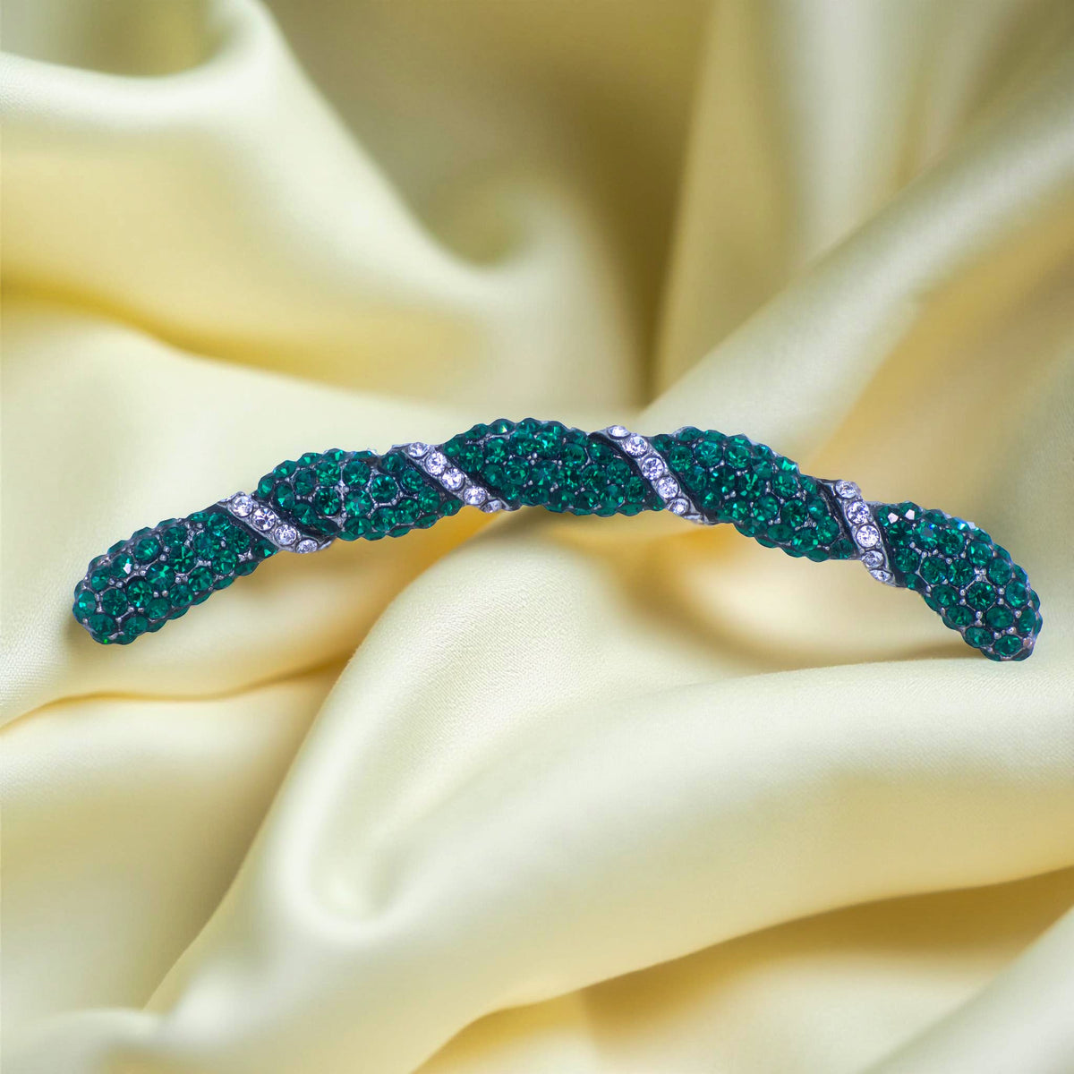 Seraphine hair comb, Green color option, product view.